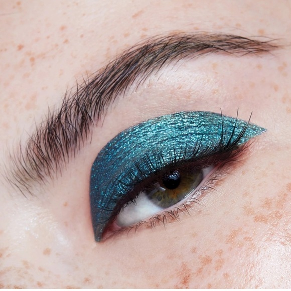 WATERFALL | GLISTEN & GLOW LIQUID EYE SHADOW | Stila - Picture 6 of 6